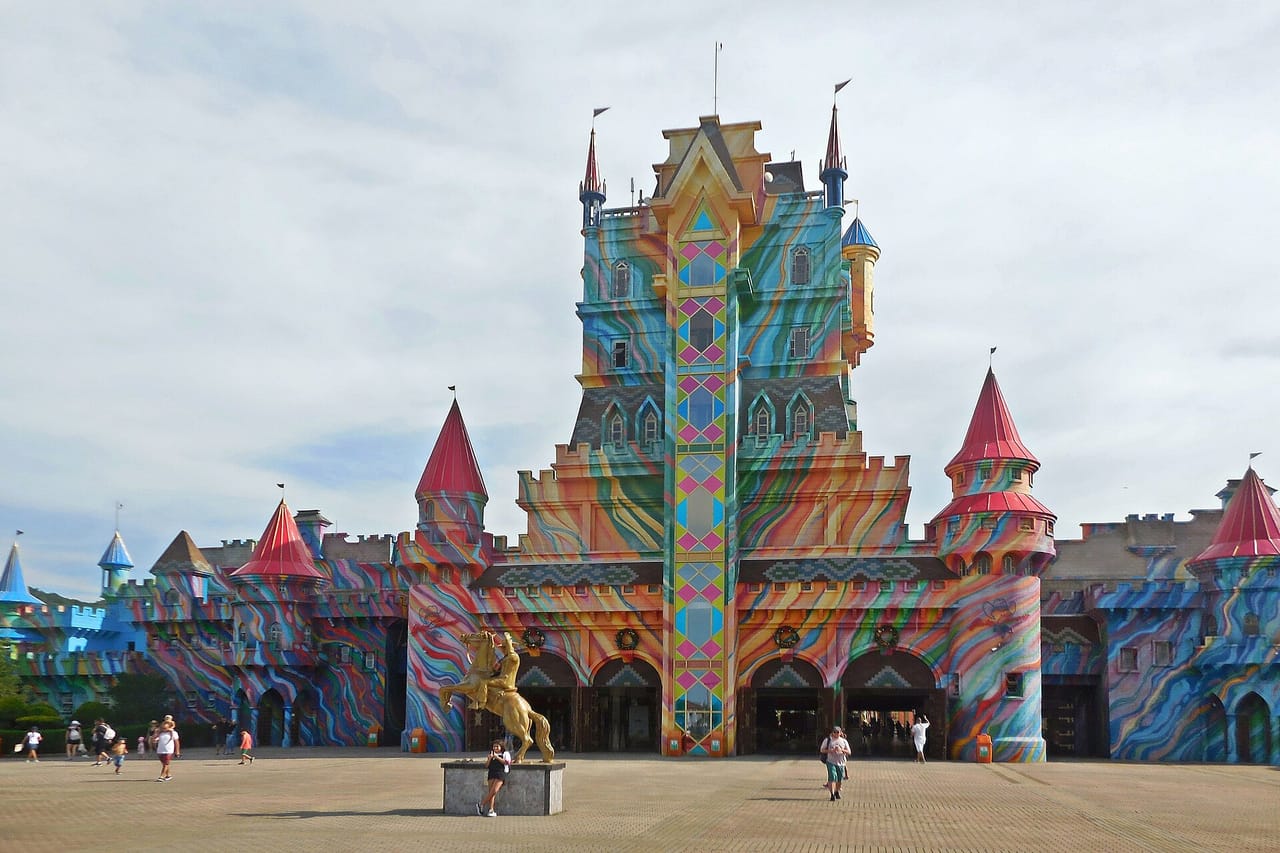 Castelo colorido do Beto Carrero World