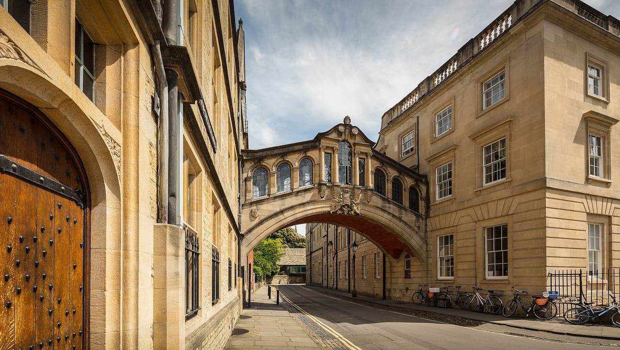 Bridge of Sighs na Universidade de Oxford, Inglaterra