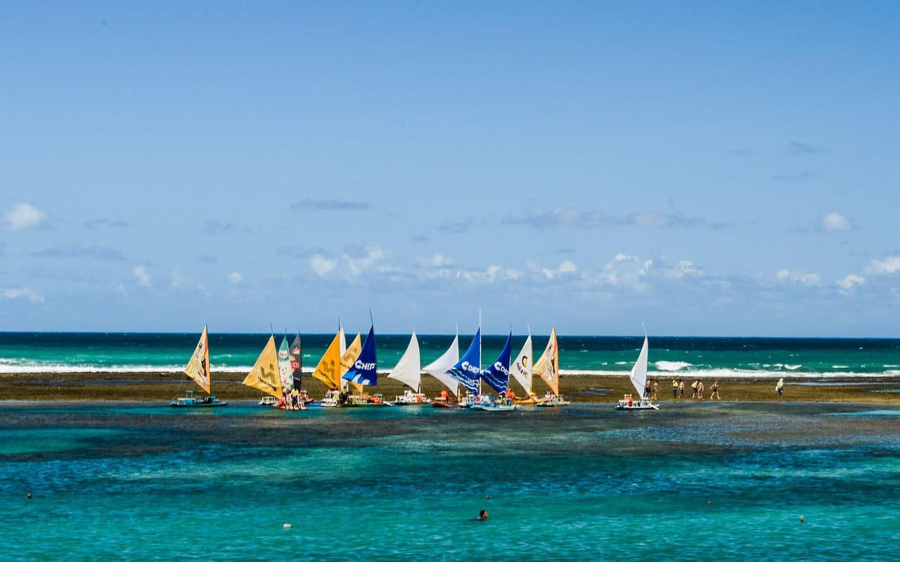 Jangadas nas piscinas naturais de Porto de Galinhas